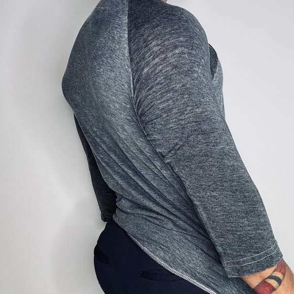 tshirt - Picture 2 of 2